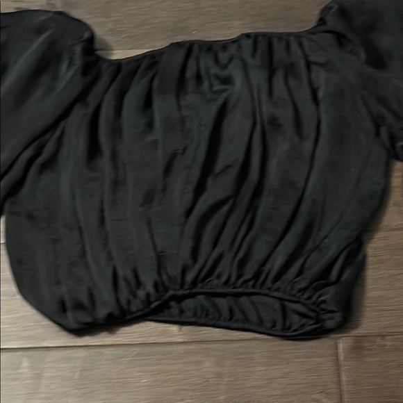 Yaya & co Black Off-Shoulder crop top Blouse, elastic cuffs, size small - Picture 7 of 8